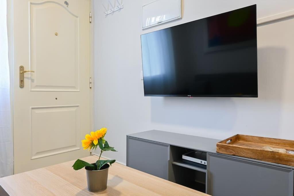 For You Rentals Acogedor Apartamento Temporal De Una Dormitorio En Fuencarral Ija78 Madrid Exterior photo